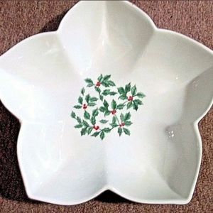 NEW Christmas star shaped porcelain serving dish with holly